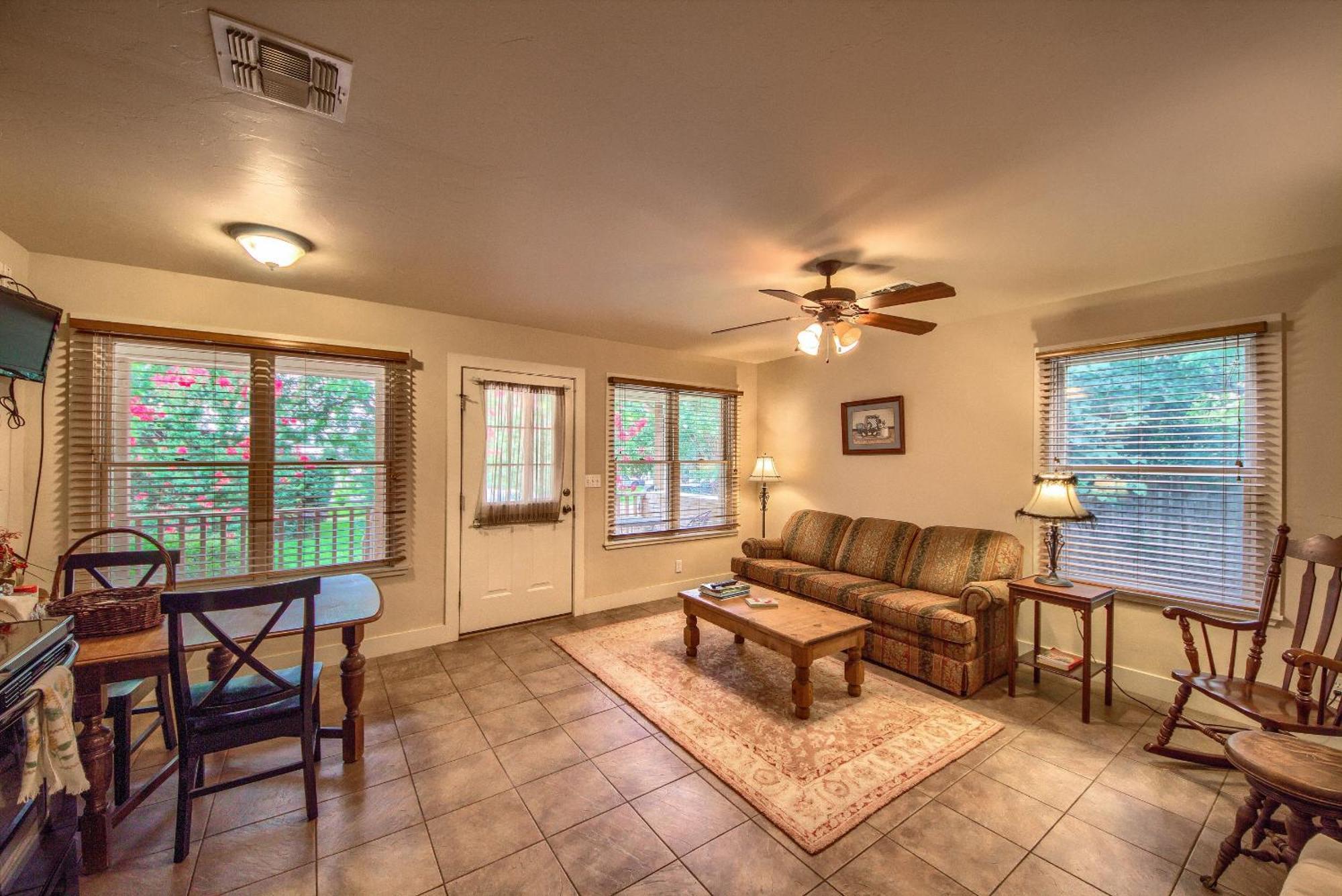 Annettes Cottage A Fredericksburg Luaran gambar